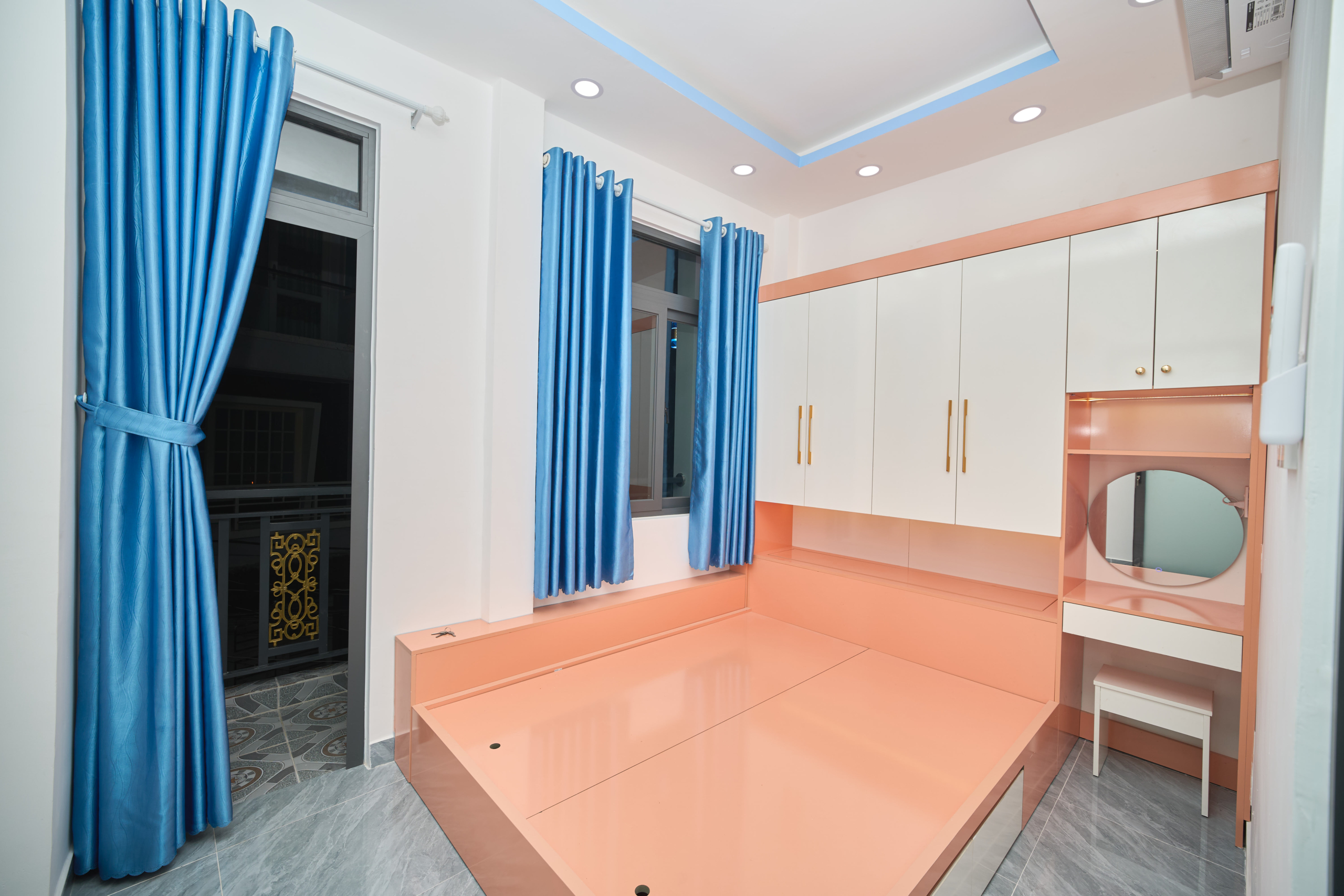 Nhà 5 Tầng hẻm Âu Dương lân , Quận 8 , 6 Phòng ngủ , 4 WC
