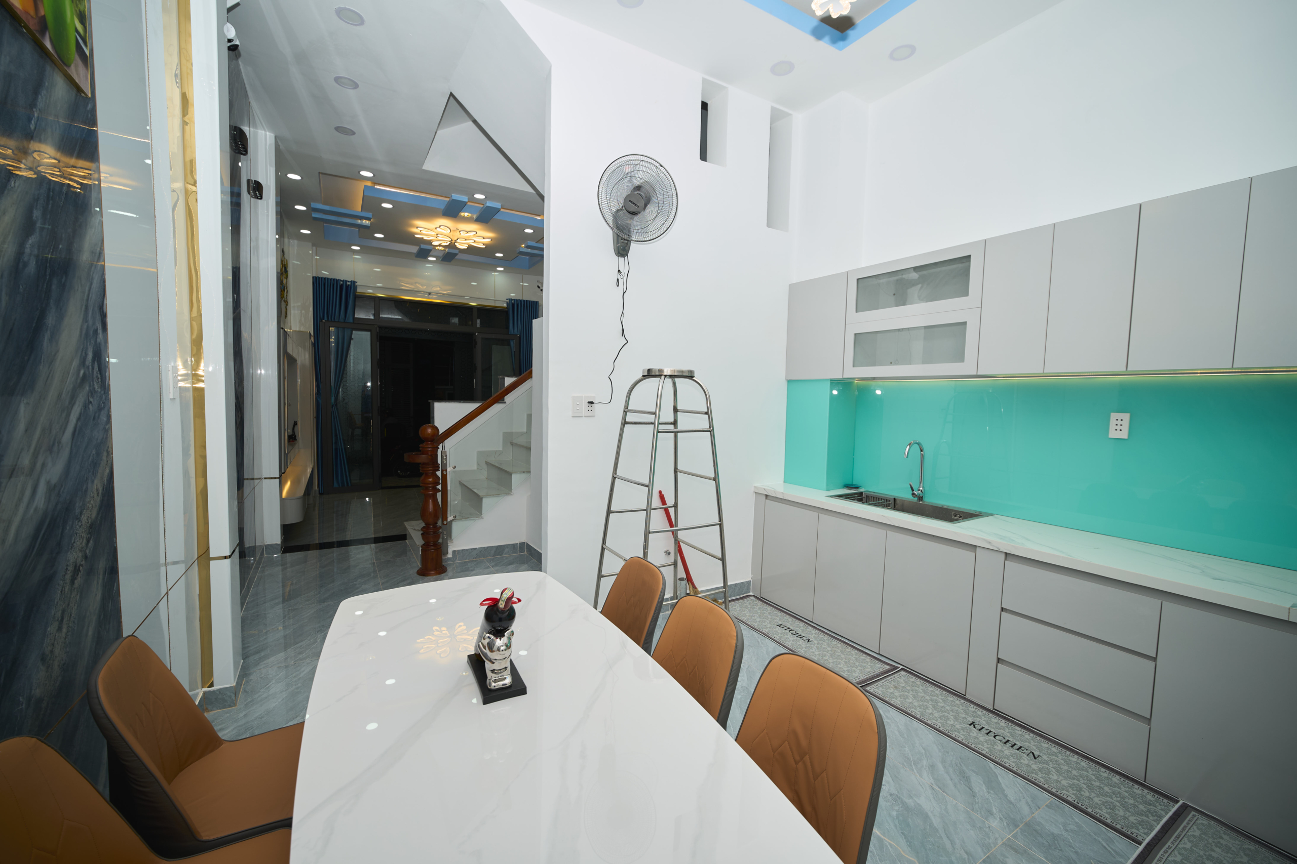 Nhà 5 Tầng hẻm Âu Dương lân , Quận 8 , 6 Phòng ngủ , 4 WC