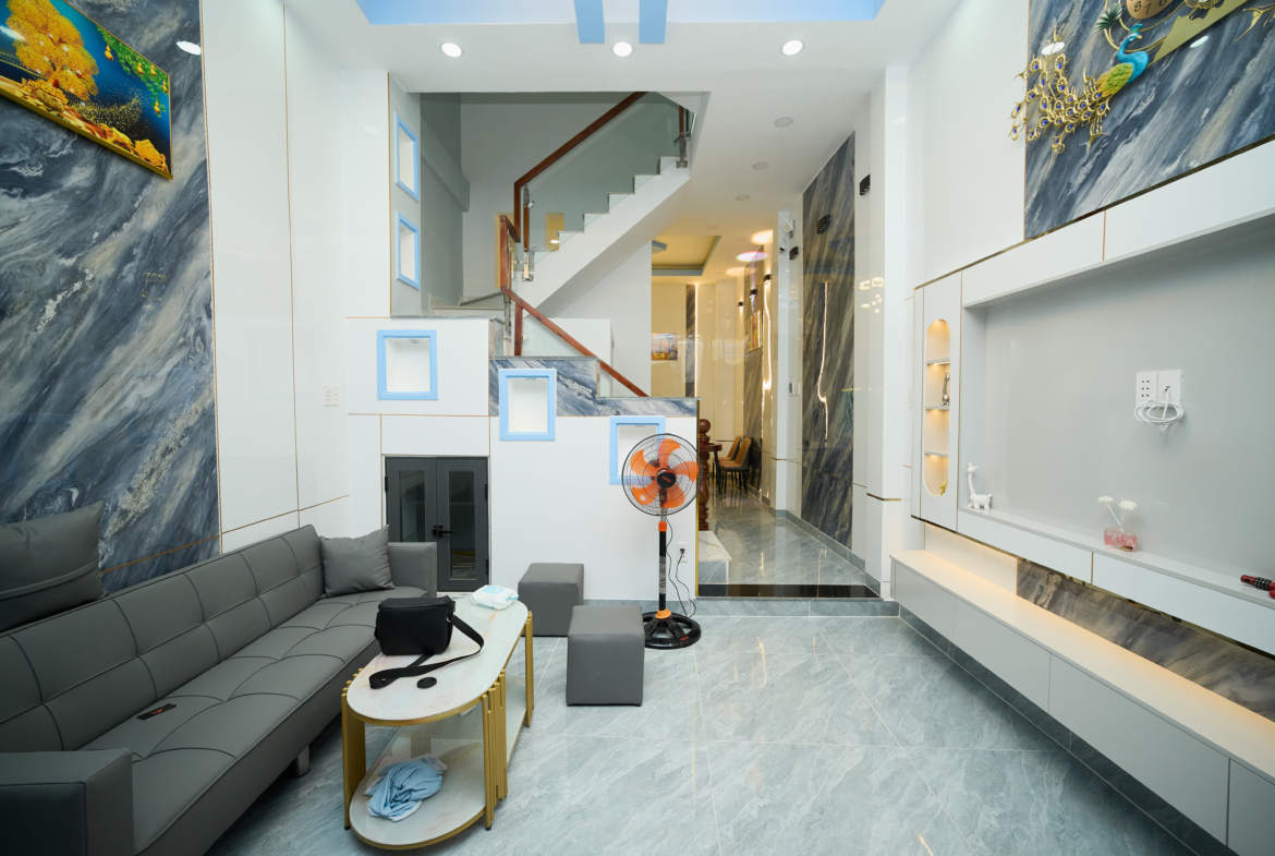 Nhà 5 Tầng hẻm Âu Dương lân , Quận 8 , 6 Phòng ngủ , 4 WC